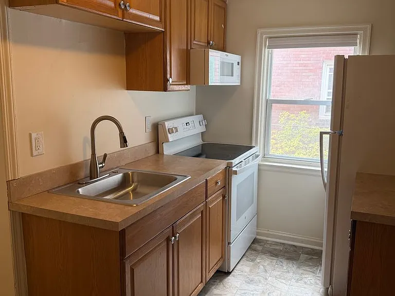2228 W Allen St — Photo 7
