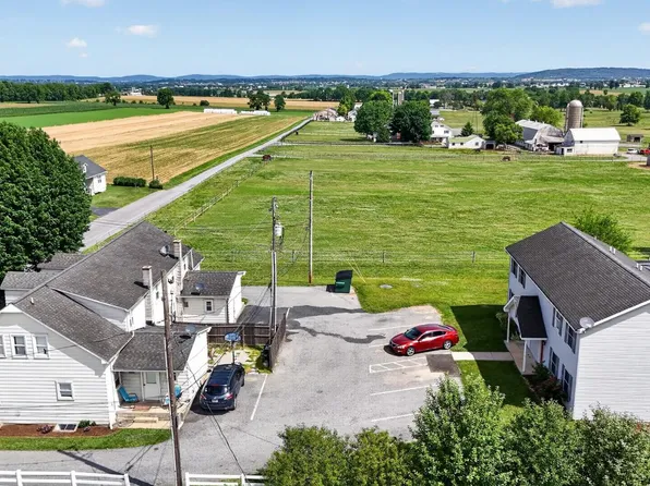 15 Stoltzfus Ln, Leola, PA 17540