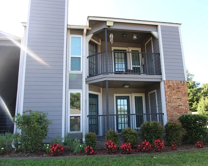 Heritage West Apartments — Photo 24
