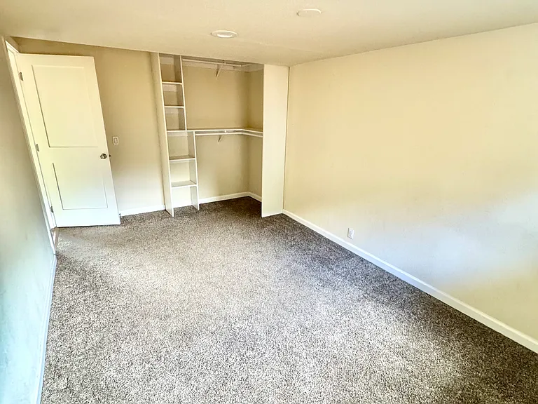 290 SE Bush St #C — Photo 11