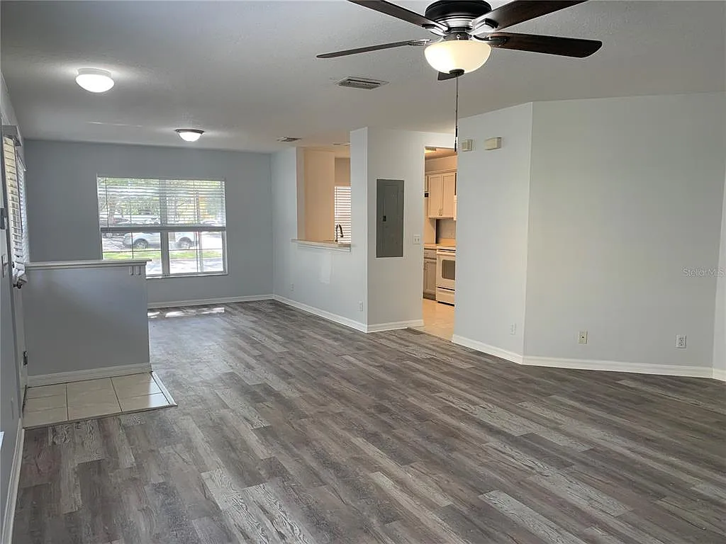 3 bed, 2.5 bath, 1408 sqft, $1,800 — Photo 3