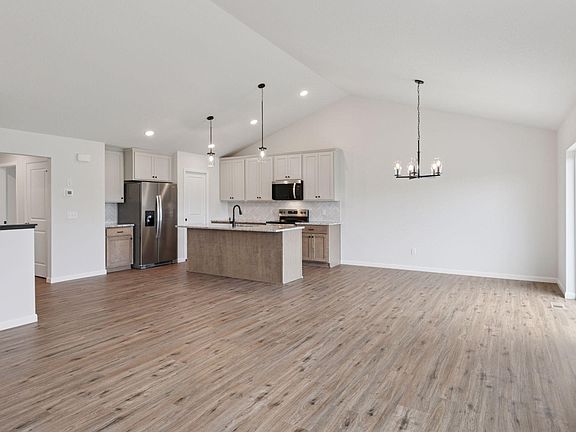 4th image of 4944 River Oaks Rd