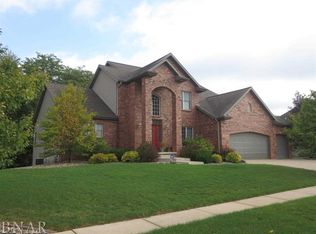 18 Crooked Creek Ct, Bloomington, IL 61705