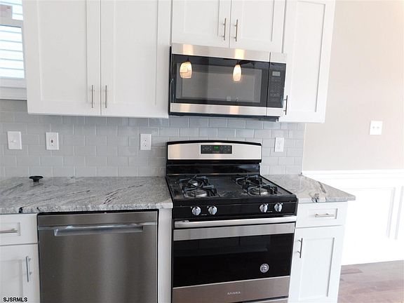 5th image of 807 2nd St #1