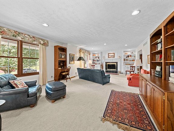 4th image of 803 W Forestdale Ct