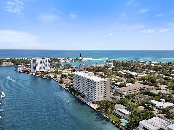 4th image of 2611 N Riverside Drive #304