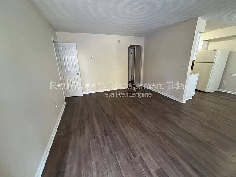6255 Alexander St #6 — Photo 4
