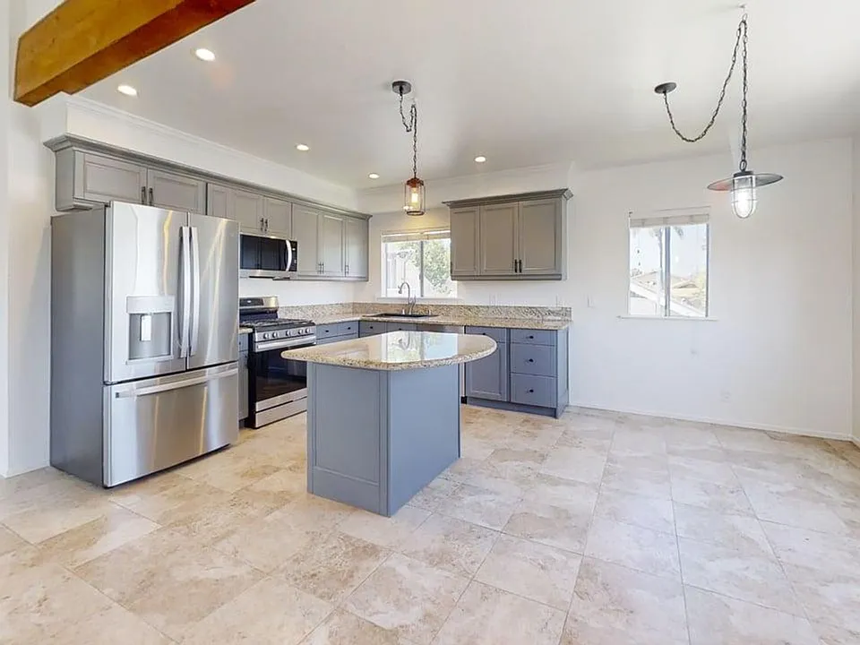 2BD/1BA Apartment in Belmont Heights