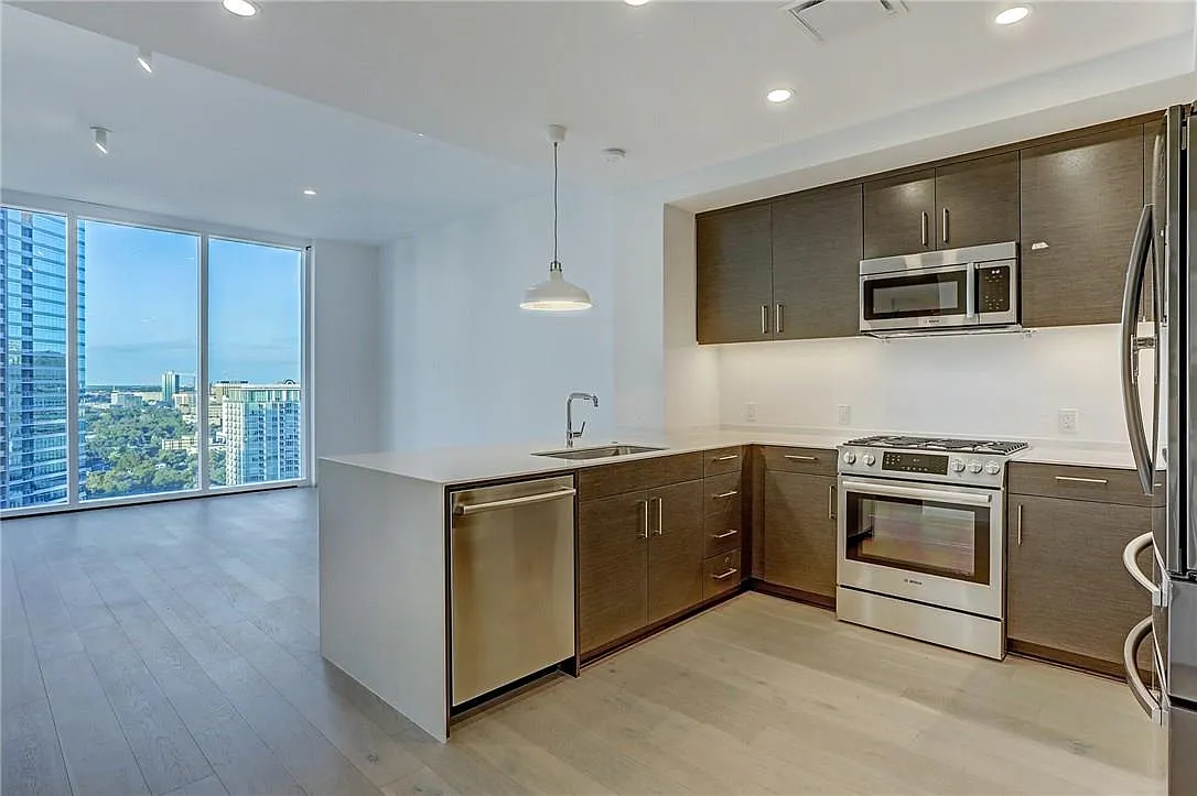 1 bed, 1.0 bath, 698 sqft, $3,600 — Photo 1
