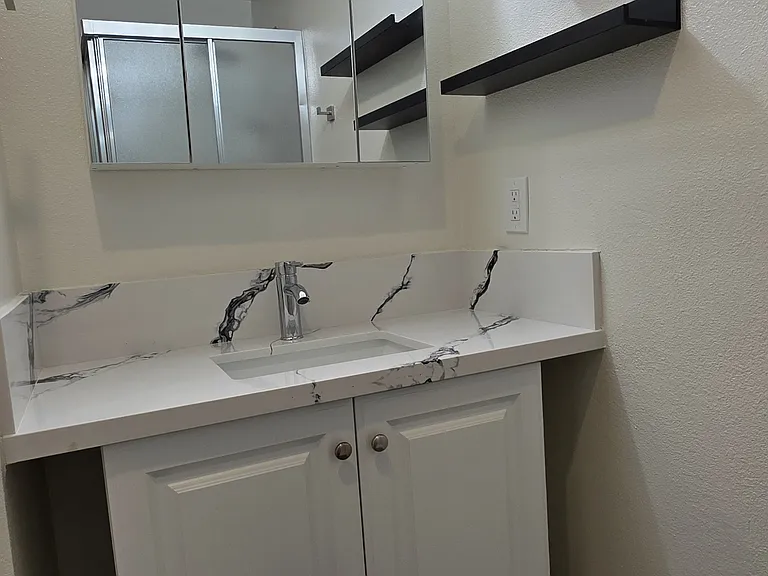 13751 Oxnard St #100 — Photo 14