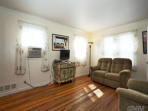 3rd image of 223 Colonial Ave