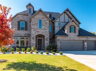 6302 S 26th St, Rogers, AR 72758