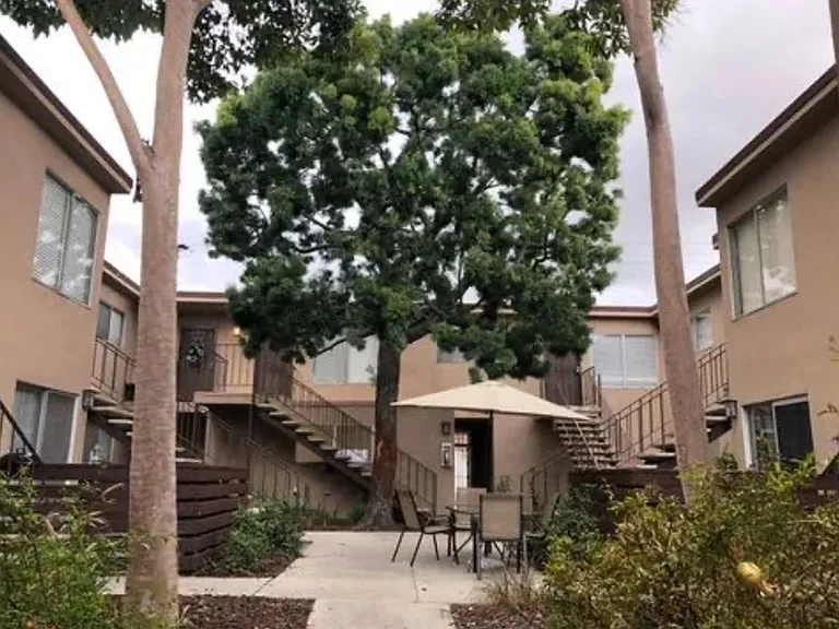 Stonegate Manor — Photo 4