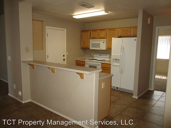 4th image of 8762 E Capri Ave