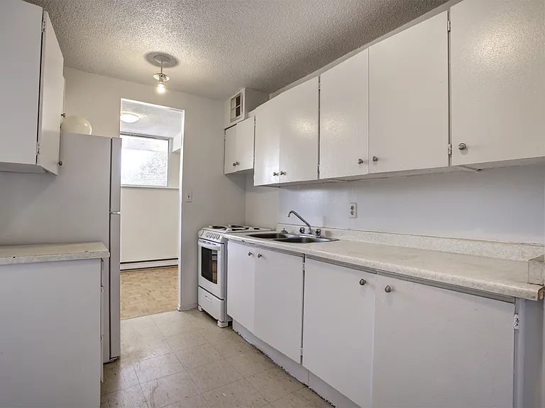 666 King St E — Photo 23