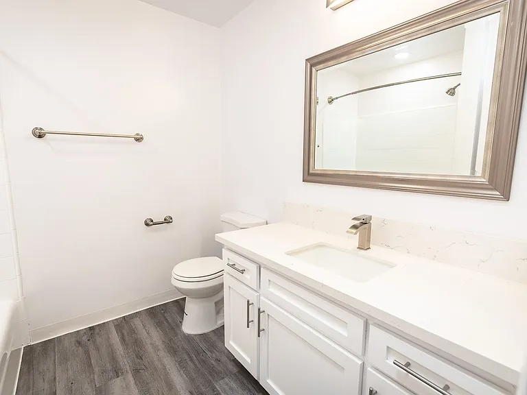 1635 North Martel Avenue — Photo 72