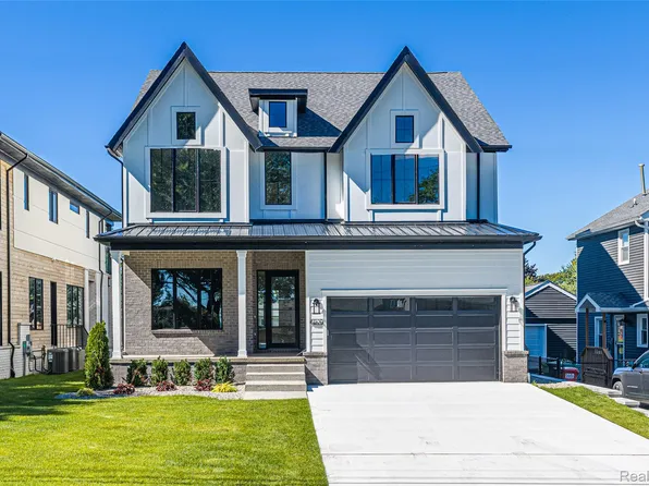 41225 Belvidere St, Harrison Township, MI 48045