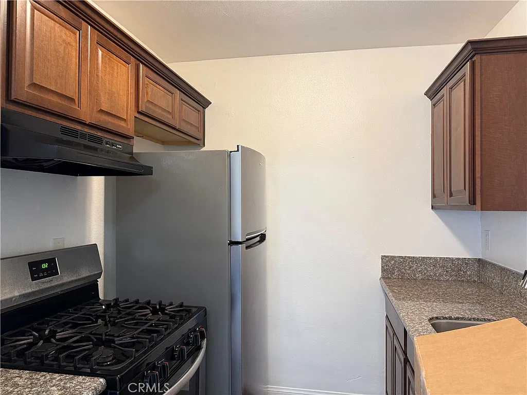 3 bed, 1.5 bath, 780 sqft, $2,600 — Photo 2