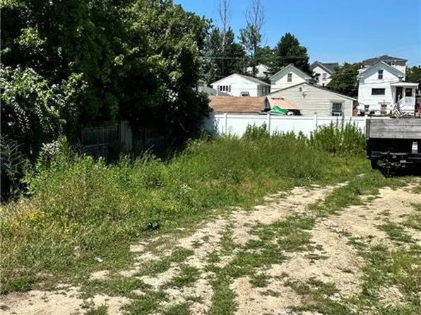 54 Lancashire St, Providence, RI 02908