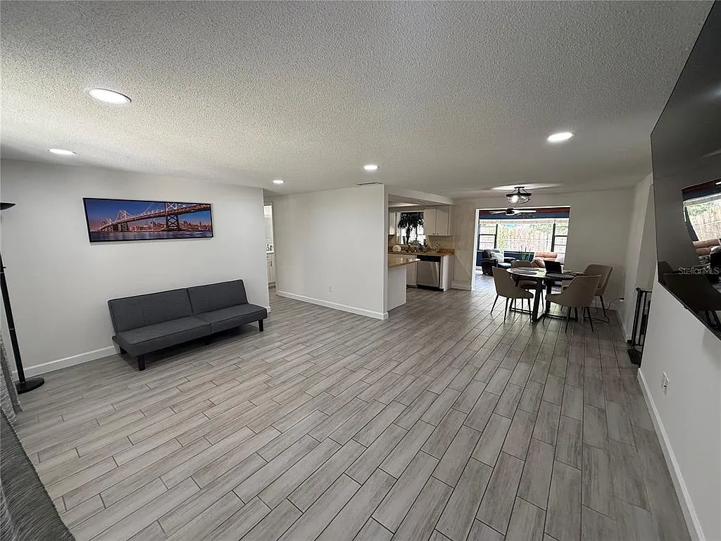 3 bed, 2.0 bath, 1648 sqft, $3,000 — Photo 3