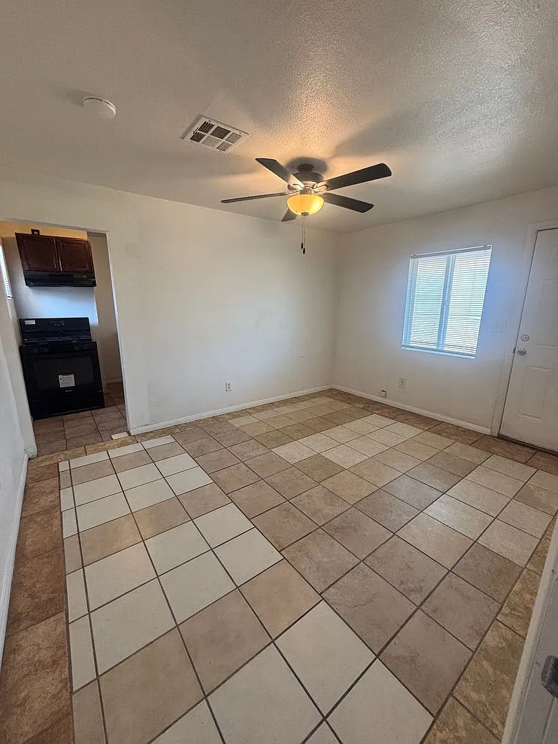 702 Adams Ave — Photo 4