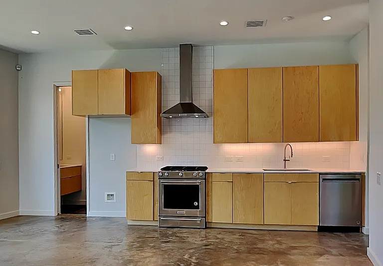 906 Blackland Ct — Photo 5