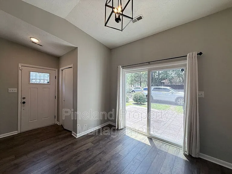 890 Bridgette St — Photo 7