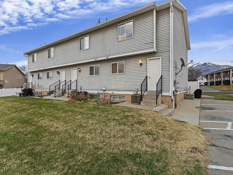 717 N 400 W — Photo 15