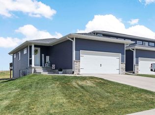811 Grindstone Cir, Waterloo, IA 50702
