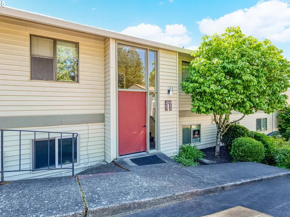 12044 SW King Arthur St APT D, King City, OR 97224