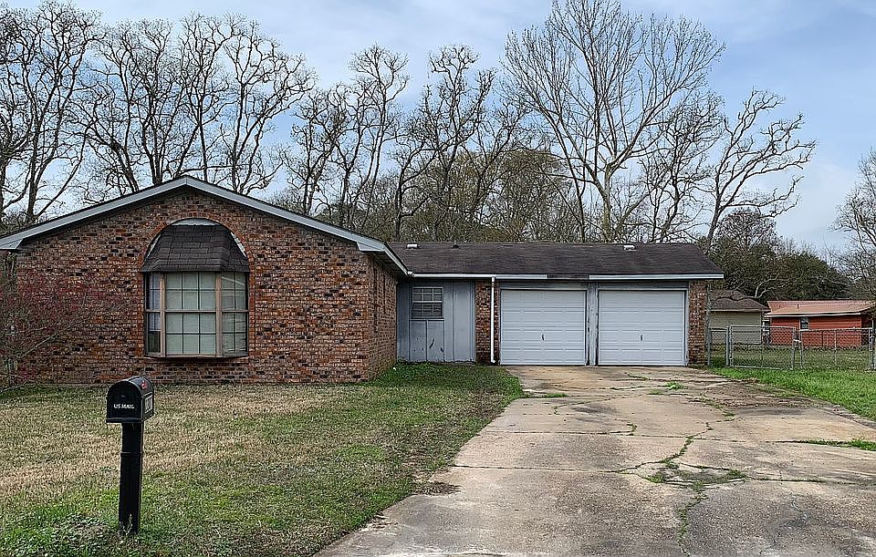 3 bedroom 1 1/2 bathroom 