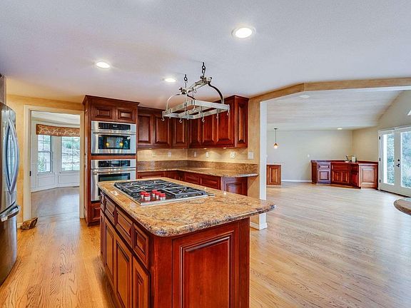 5th image of 2742 Treetops Way