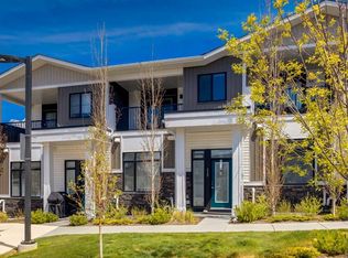 212 W Crestbrook Cmn SW, Calgary, AB T3B6L1
