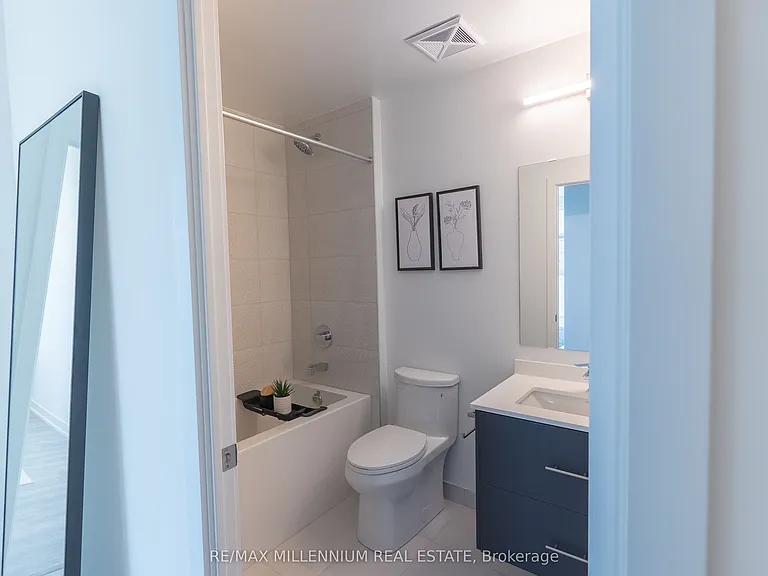 5105 Hurontario St #Penthouse 6 — Photo 16