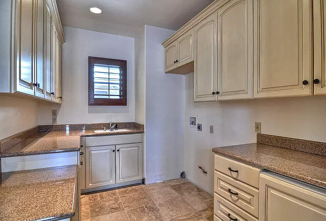222 Iris Ave — Photo 32