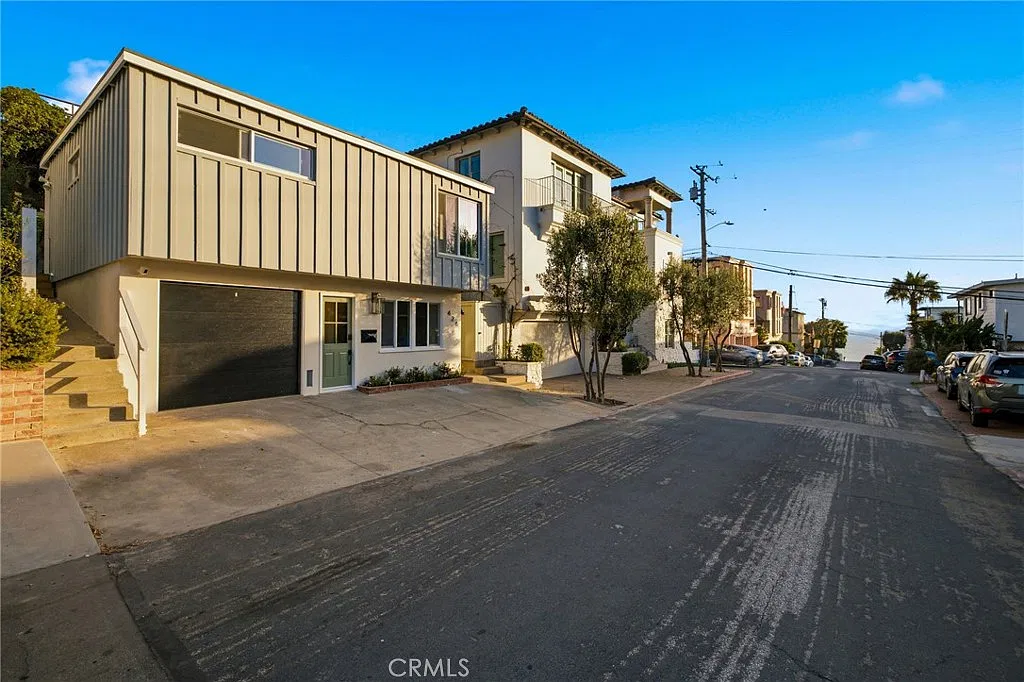 2 bed, 870 sqft, $7,950 — Photo 1