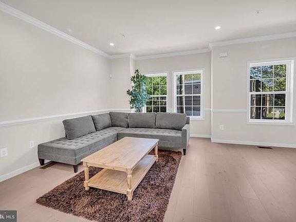 4th image of 2421 Elvans Rd SE