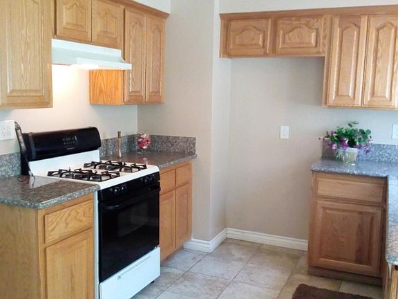 3rd image of 812 W Huntington Dr APT 7