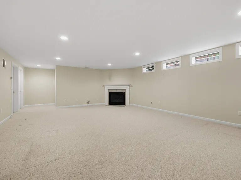 39 Brook Ln — Photo 11