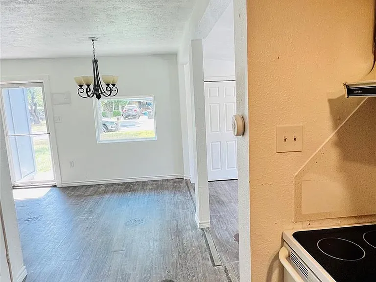 706 Rockdale Rd — Photo 15