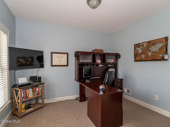 3rd image of 5 Amanda Ln