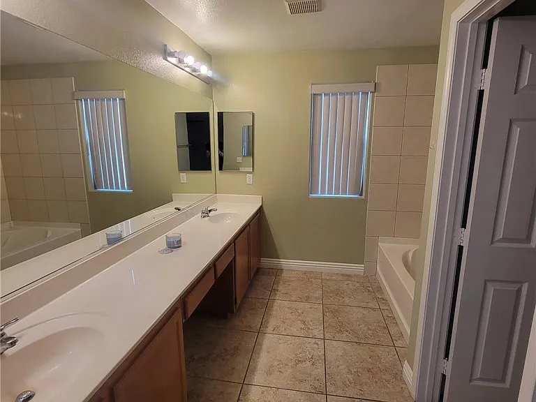 9577 Villa Adastra Ave — Photo 8