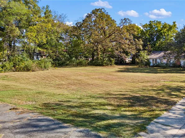 210 W J St, Russellville, AR 72801