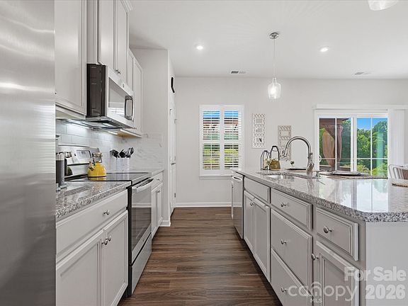 3rd image of 2527 Grantham Place Dr