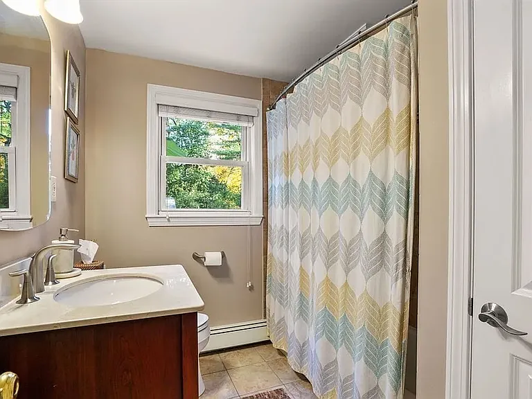 15 Howland Ter — Photo 13