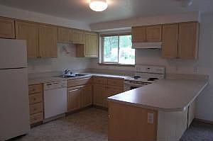 5th image of 3538 Hyatt Ave SE