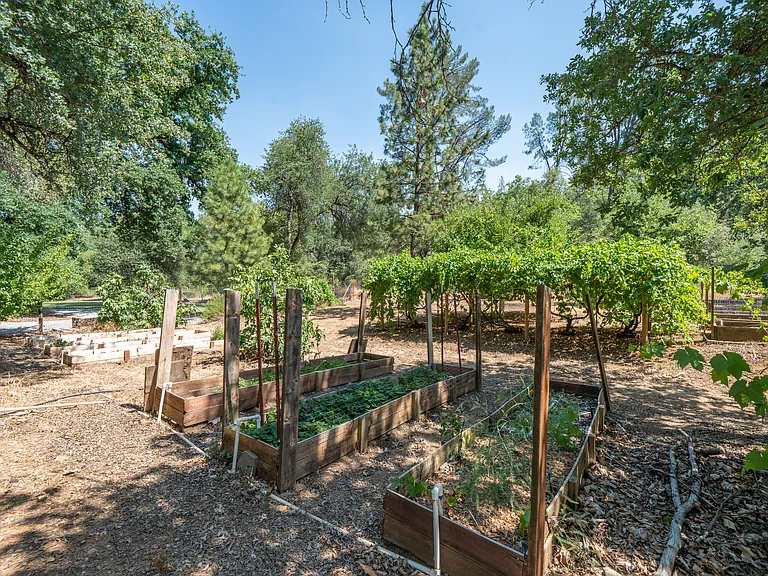 17659 Melwood Ln — Photo 60