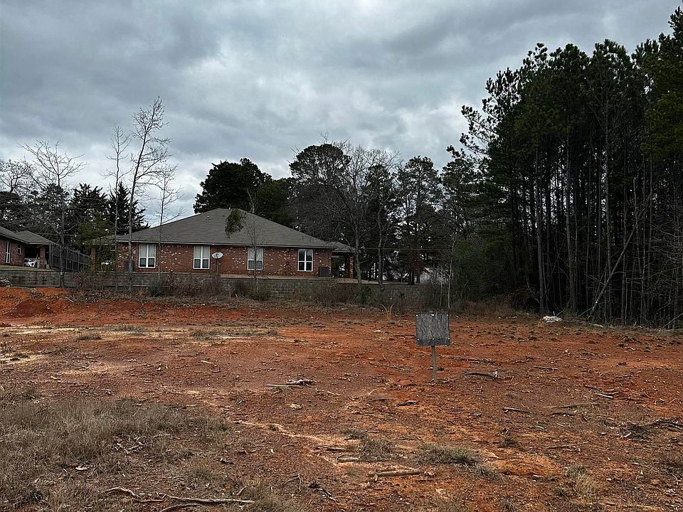 1st image of Willow Oak Dr