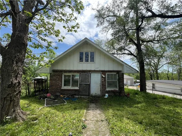 11317 E Peery St, Independence, MO 64054