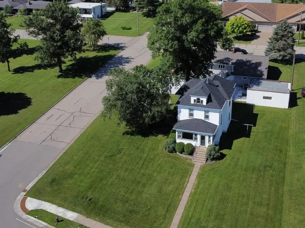 1020 S Lakeshore Dr, Lake City, MN 55041